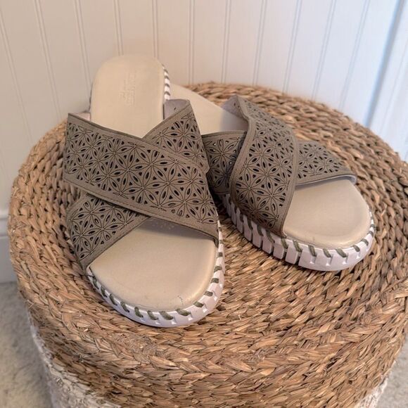 Ilse Jacobsen Tulip Crossband Platform
Sandal, Grey, Women Size 41 - Picture 2 of 9